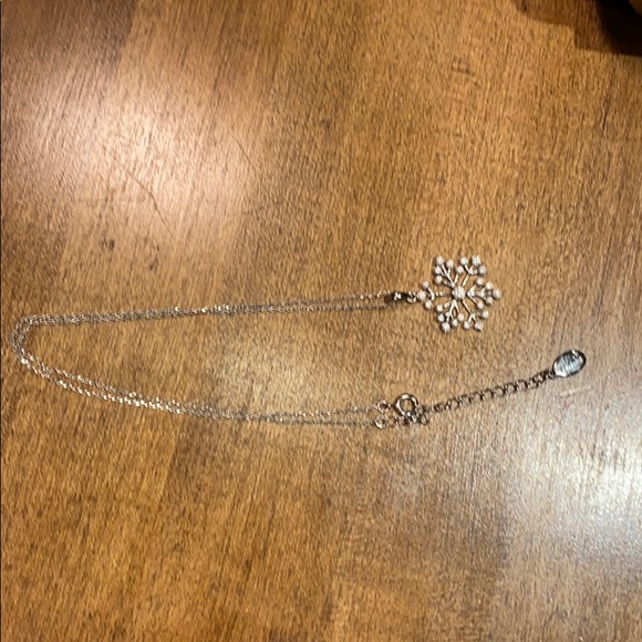 Snowflake necklace - Picture 4 of 4
